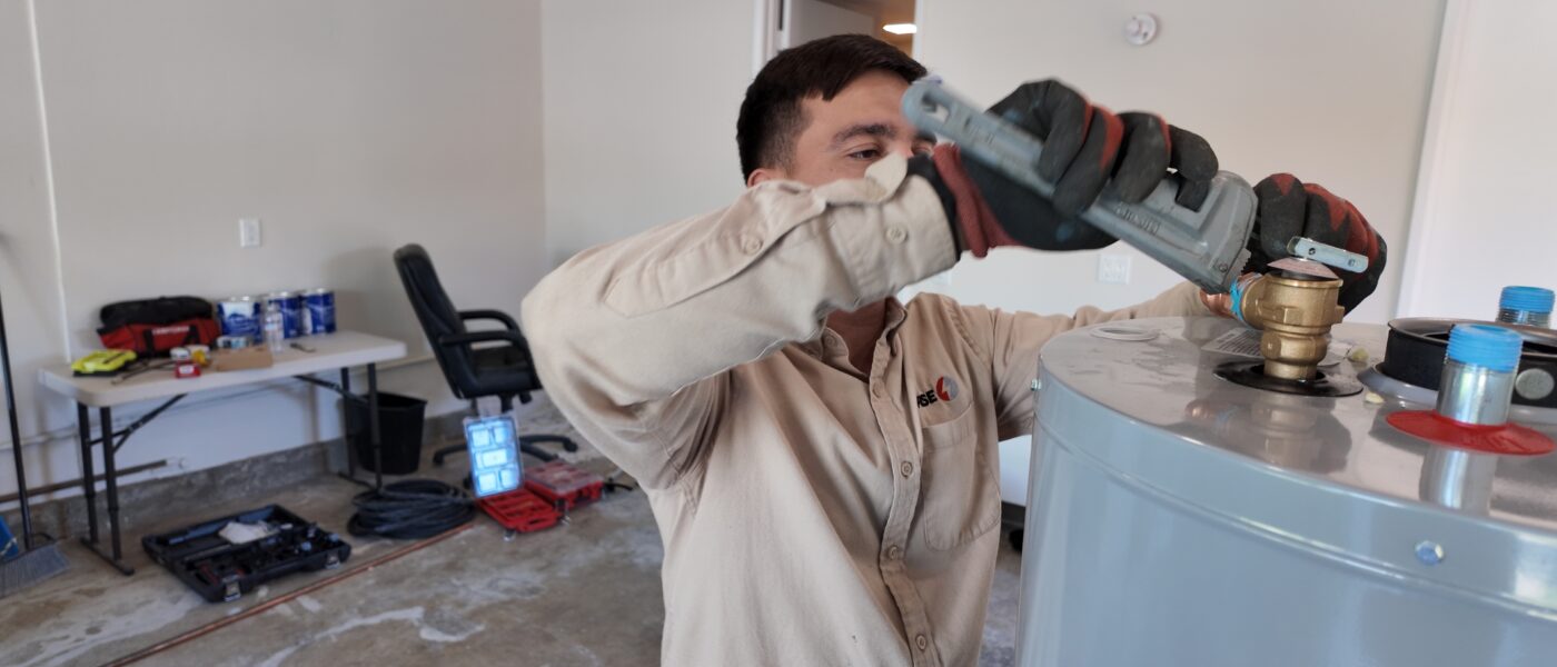 Hybrid Water Heater vs. Tankless