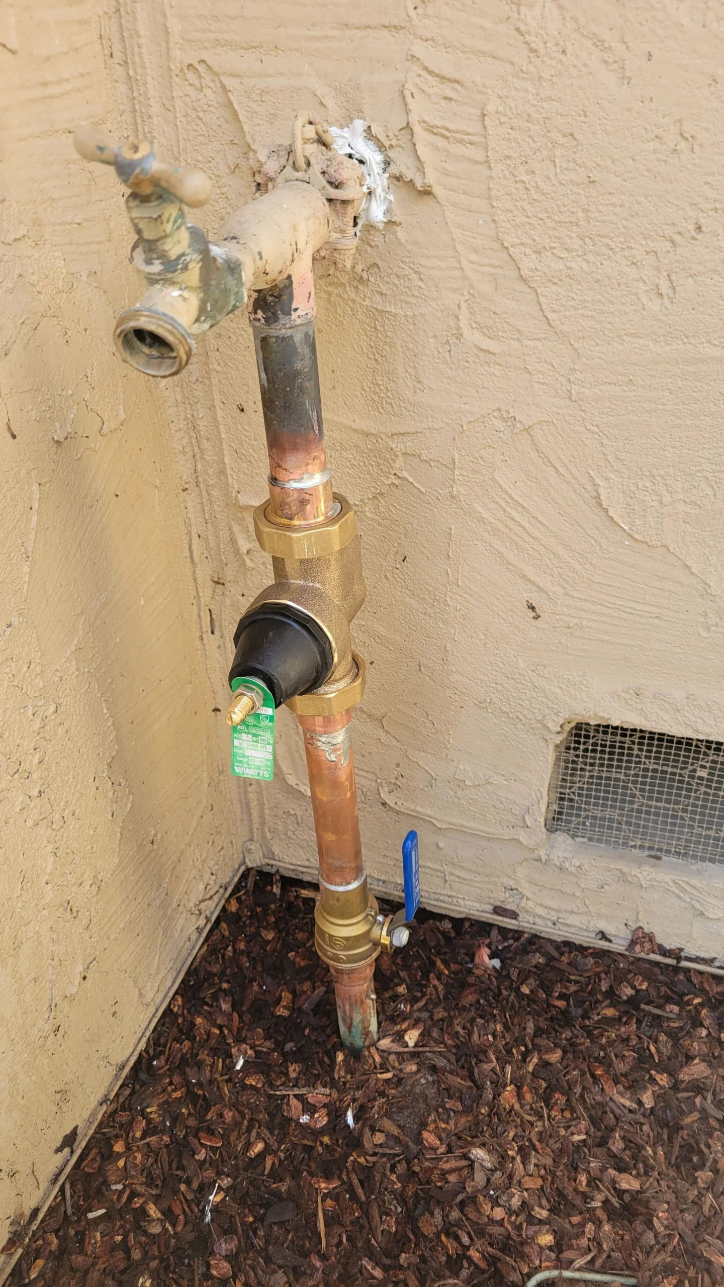 How a backflow preventer works in a plumbing system